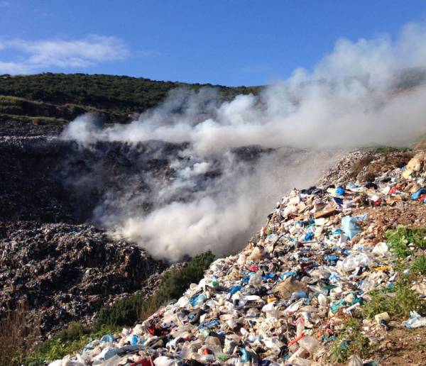 "Τα σκουπίδια της Κυπαρισσίας καίγονται…"