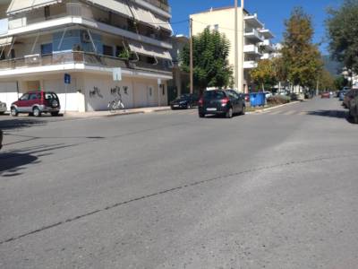 Στη μέση του δρόμου