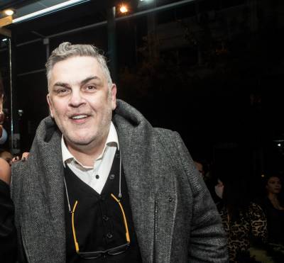 Ο Αντώνης Λουδάρος στην “Ε”: «Εχω αποδεχτεί ότι η ζωή είναι μια περιπέτεια που οφείλεις να τη ζήσεις»