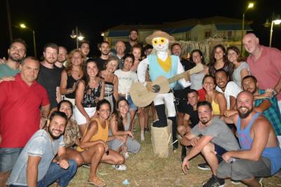 Λατινοαμερικάνικη πινελιά στην έκθεση σκιάχτρων στην Κυπαρισσία