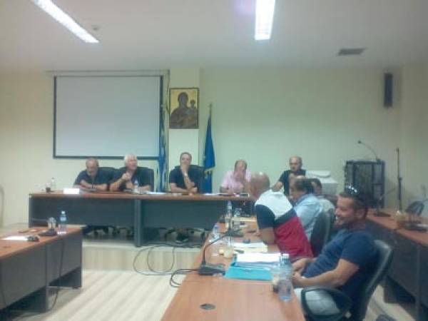 Καβγάς για τη Χρυσή Αυγή στο Δημοτικό Συμβούλιο Τριφυλίας