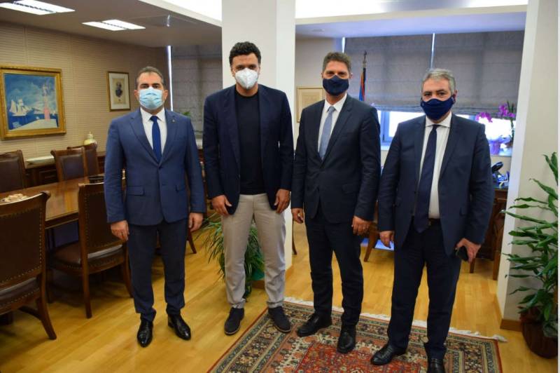 Σύγκρουση για τη νομή της εξουσίας