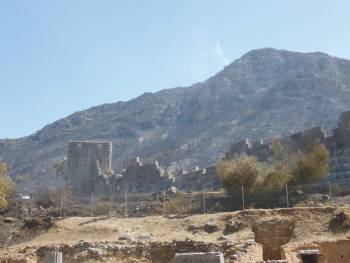 Αυτοψία Μενδώνη και αρχαιολόγων στην Αρχαία Μεσσήνη μετά την πυρκαγιά