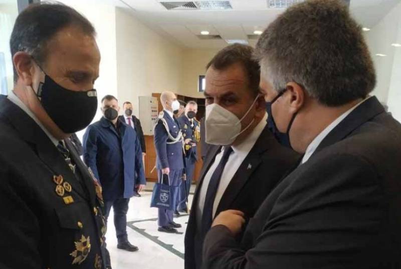 Συναντήσεις Χρυσομάλλη στη Σχολή Ικάρων