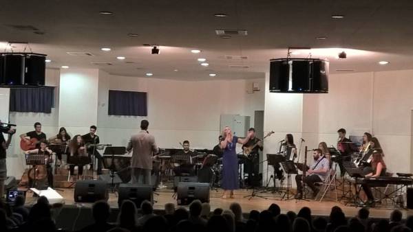 Κοσμοσυρροή στη συναυλία του Μουσικού Σχολείου Καλαμάτας για το Θεοδωράκη (βίντεο)