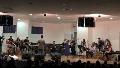 Κοσμοσυρροή στη συναυλία του Μουσικού Σχολείου Καλαμάτας για το Θεοδωράκη (βίντεο)