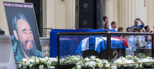 Η τέφρα του Φιντέλ φτάνει στο Σαντιάγο ντε Κούβα