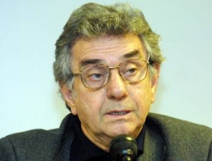 Ο ΝΗΣΙΩΤΗΣ ΗΘΟΠΟΙΟΣ ΣΤ. ΛΗΝΑΙΟΣ ΣΤΗΝ &quot;Ε&quot; &quot;15 κομμάτια από την ζωή μου&quot;