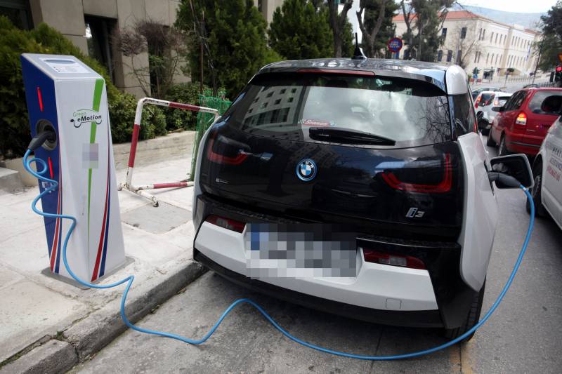 Συσκευή φόρτισης ηλεκτροκίνητων οχημάτων στη Νέδοντος