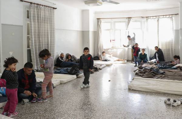 Γκρίνια Νίκα για τους μετανάστες