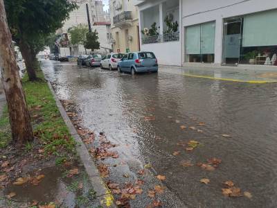 Καλαμάτα: Δρόμοι… ποτάμια από την κακοκαιρία “Adel” - Ισχυρή βροχόπτωση το μεσημέρι της Πέμπτης (βίντεο+φωτο)