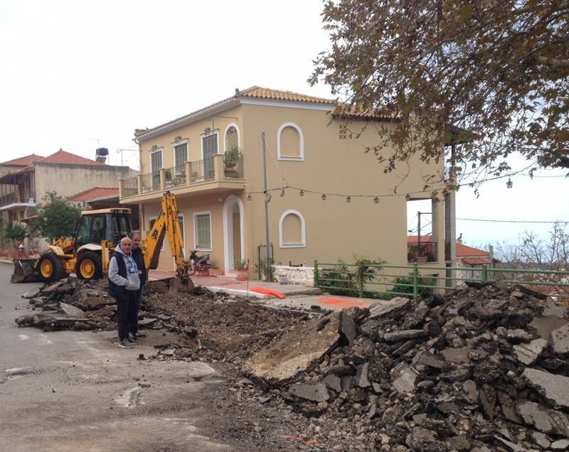 Σταμάτησαν τα έργα ανάπλασης στην Ανω Πόλη Κυπαρισσίας
