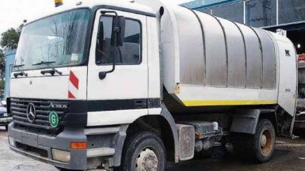 Αγοράζουν μεταχειρισμένο απορριμματοφόρο στην Κυπαρισσία