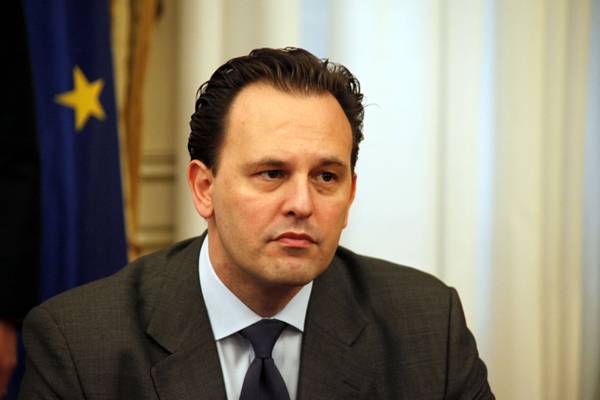 Δρούτσας για Βενιζέλο: «Δεκανίκι της Δεξιάς»