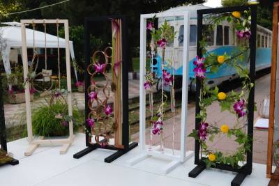 Ομορφες δημιουργίες ανθοδετικής στο Πάρκο Σιδηροδρόμων Καλαμάτας (φωτογραφίες)