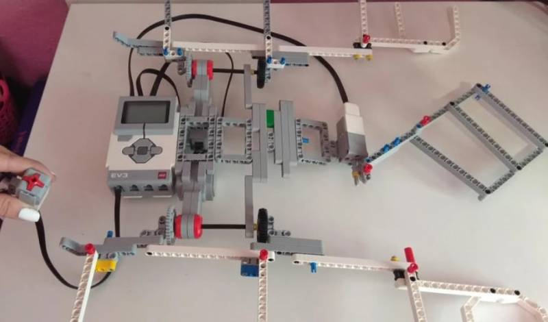 Μαθήτριες από τη Νάουσα έφτιαξαν ρομπότ που διπλώνει τα ρούχα