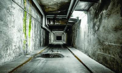 Ενοχοι οι πολιτικοί... αθώα η πολιτική τους