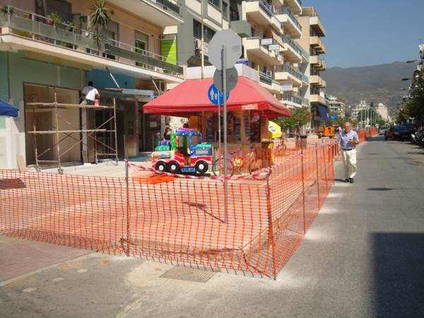 Ξεκίνησε στην Αριστομένους η ανάπλαση του δυτικού πεζοδρομίου από Φραντζή έως Ξενοφώντος