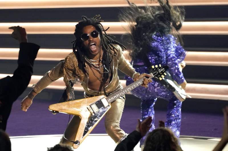 Ο σούπερ σταρ Lenny Kravitz ροκάρει στην Αθήνα