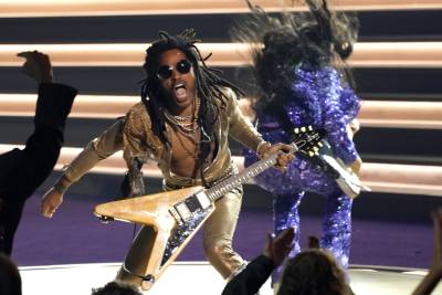 Ο σούπερ σταρ Lenny Kravitz ροκάρει στην Αθήνα