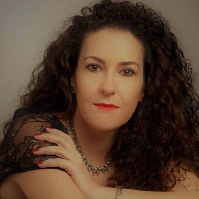 Η Βίκη Κοσμοπούλου στην "Ε": Ηρωες μοναχικοί κι αδιέξοδοι, που θα ήθελαν μια επιστροφή...