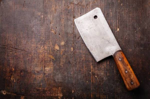 Στα άκρα οικογενειακός καβγάς στην Καλαμάτα: Χτύπησε με τον μπαλτά τον 46χρονο σύζυγό της!