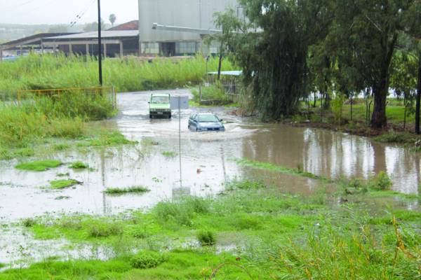 Με την πρώτη βροχή: Λίμνη στην είσοδο της ΒΙΠΕ