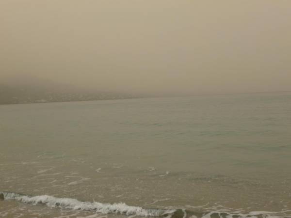 "Πνιγμένη" στην αφρικανική σκόνη η Νότια Πελοπόννησος (φωτογραφίες)