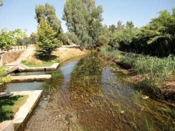 Να λειτουργήσει το έργο αποχέτευσης και να καθαριστεί το ποτάμι ζητούν οι κάτοικοι του Αγίου Φλώρου