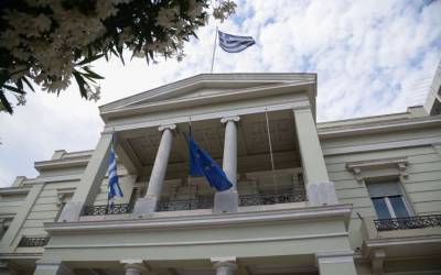 Η Αθήνα απευλαύνει Ρώσους διπλωμάτες