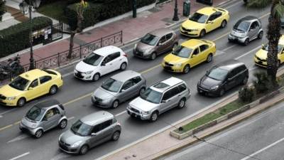 Μόνο το 54% των Ελλήνων οδηγών φορούν ζώνη ασφαλείας - Αυξάνεται η χρήση κινητού τηλεφώνου κατά την οδήγηση