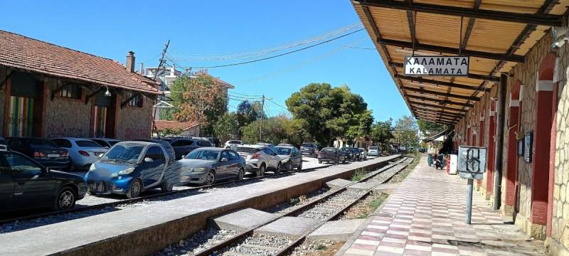 Με την τσέπη στη Δύση και την καρδιά στον Μεσαίωνα