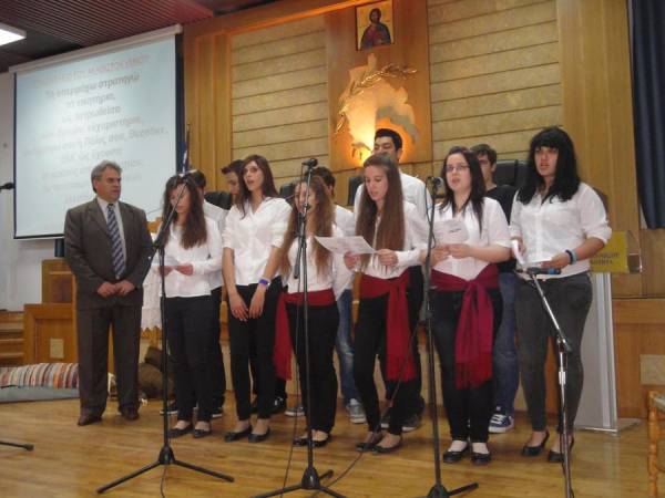 Γιορτή του 2ου ΕΠΑΛ Καλαμάτας για την 25η Μαρτίου στο Διοικητήριο (βίντεο)