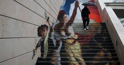 Πέρα από την αριστερά και τη δεξιά