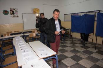 Στ. Θεοδωράκης: "Να τα αλλάξουμε όλα χωρίς να γκρεμίσομε τη χώρα"