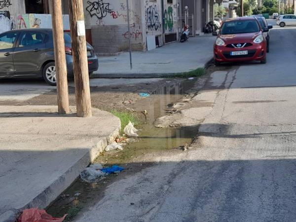 Λιμνάζουν τα νερά