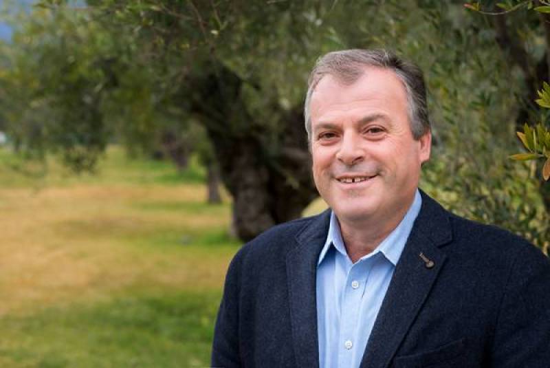 Κόντρα Καρβέλα – Κανάκη για τις μάσκες που δεν αγοράστηκαν