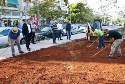Καλαμάτα: Νέα δέντρα και γκαζόν σε σημεία της Νέδοντος