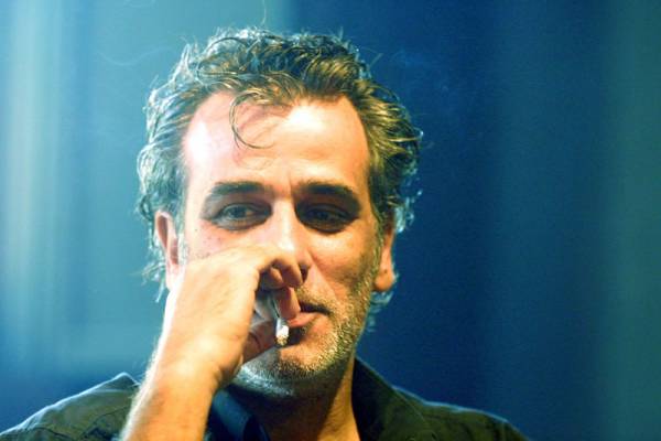 Ο Γιώργος Νινιός σκηνοθετεί “… με τη βούλα”