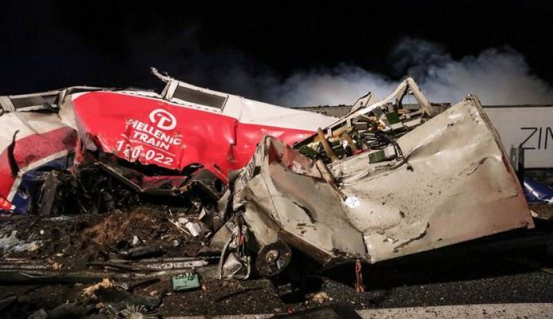 Σύγκρουση τρένων στα Τέμπη: Καταγγελία επιβάτη - "Άκουσα από τον ασύρματο να λένε 'πάμε και όπου βγει" (βίντεο)