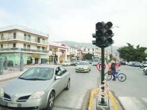 Φανάρια στην διασταύρωση Αρτέμιδος και Λεΐκων