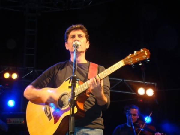 Ο εταιρεία παραγωγής του Σωκράτη Μάλαμα "αδειάζει" τους διοργανωτές