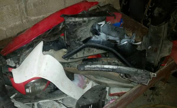 Νεαροί έκλεβαν μοτοσικλέτες και λήστεψαν ηλικιωμένο στο Λουτράκι (φωτο)