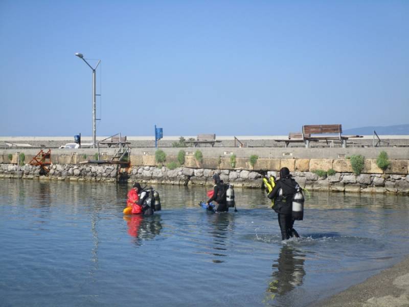 Μήνυμα ευαισθητοποίησης με τον καθαρισμό του προλιμένα Καλαμάτας
