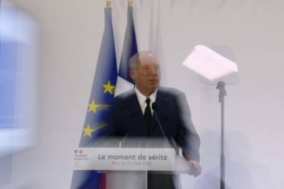 Κρίσιμες ημέρες για την επιβίωση της κυβέρνησης στη Γαλλία (βίντεο)