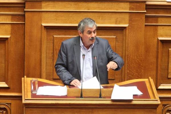 Πετράκος: «Η κυβέρνηση φοβάται το όνομα Siemens»