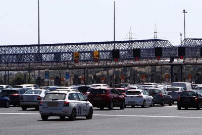 Ταλαιπωρία εκατοντάδων Μεσσήνιων στον αυτοκινητόδρομο: Πολύωρη αναμονή μετά την πυρκαγιά στο βυτιοφόρο (βίντεο)
