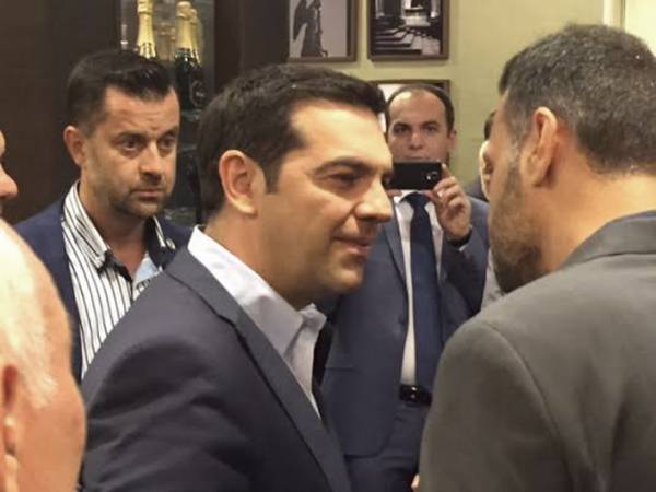 Ανθη στο άγαλμα του Καποδίστρια στην Αγία Πετρούπολη άφησε ο Αλ. Τσίπρας