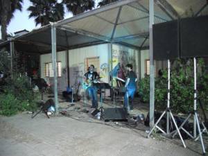 Εξω από την ΕΡΑ Καλαμάτας η συναυλία συμπαράστασης