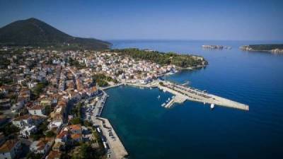 Είδη πρώτης ανάγκης για τους πρόσφυγες στην Πύλο από την Ύπατη Αρμοστεία του ΟΗΕ